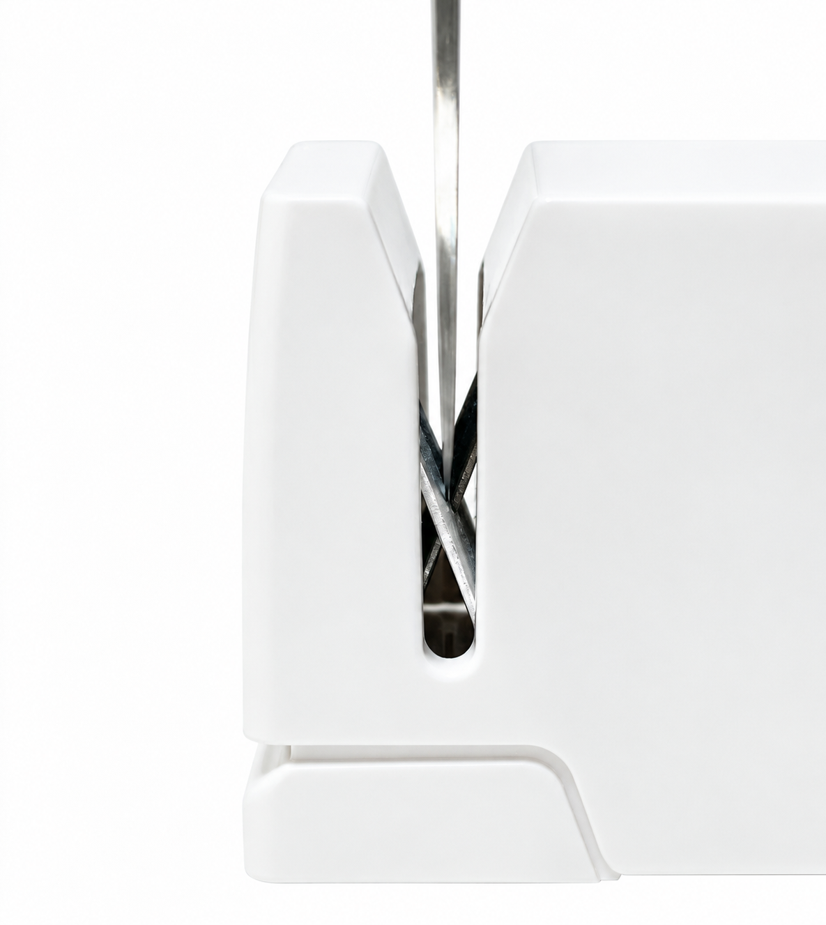 Correct: the blade is centered in the slot