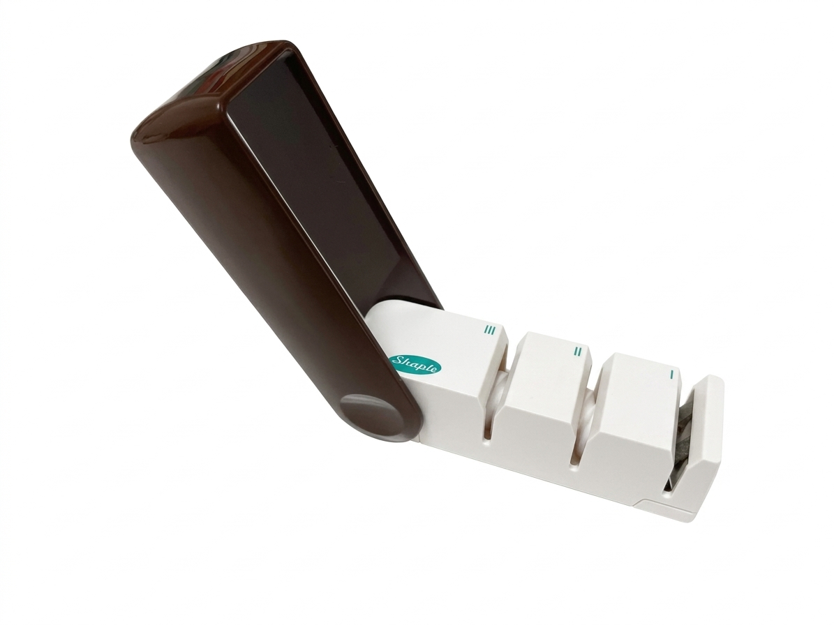 Lifting and opening the Handle Cover